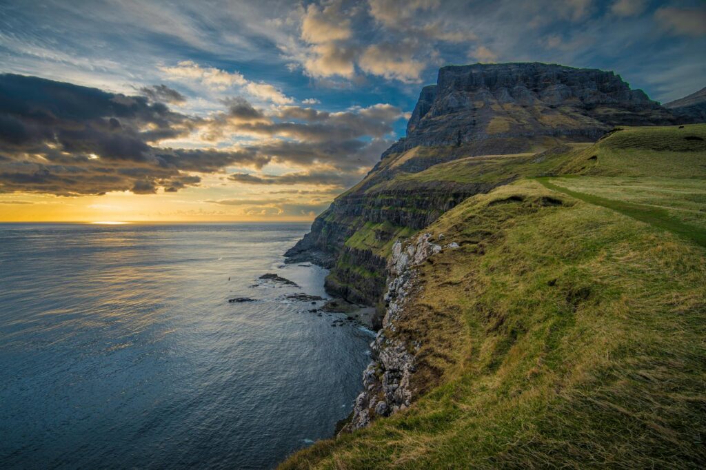 Így érdemes nekivágni a lenyűgöző és vad Faroe-szigeteknek